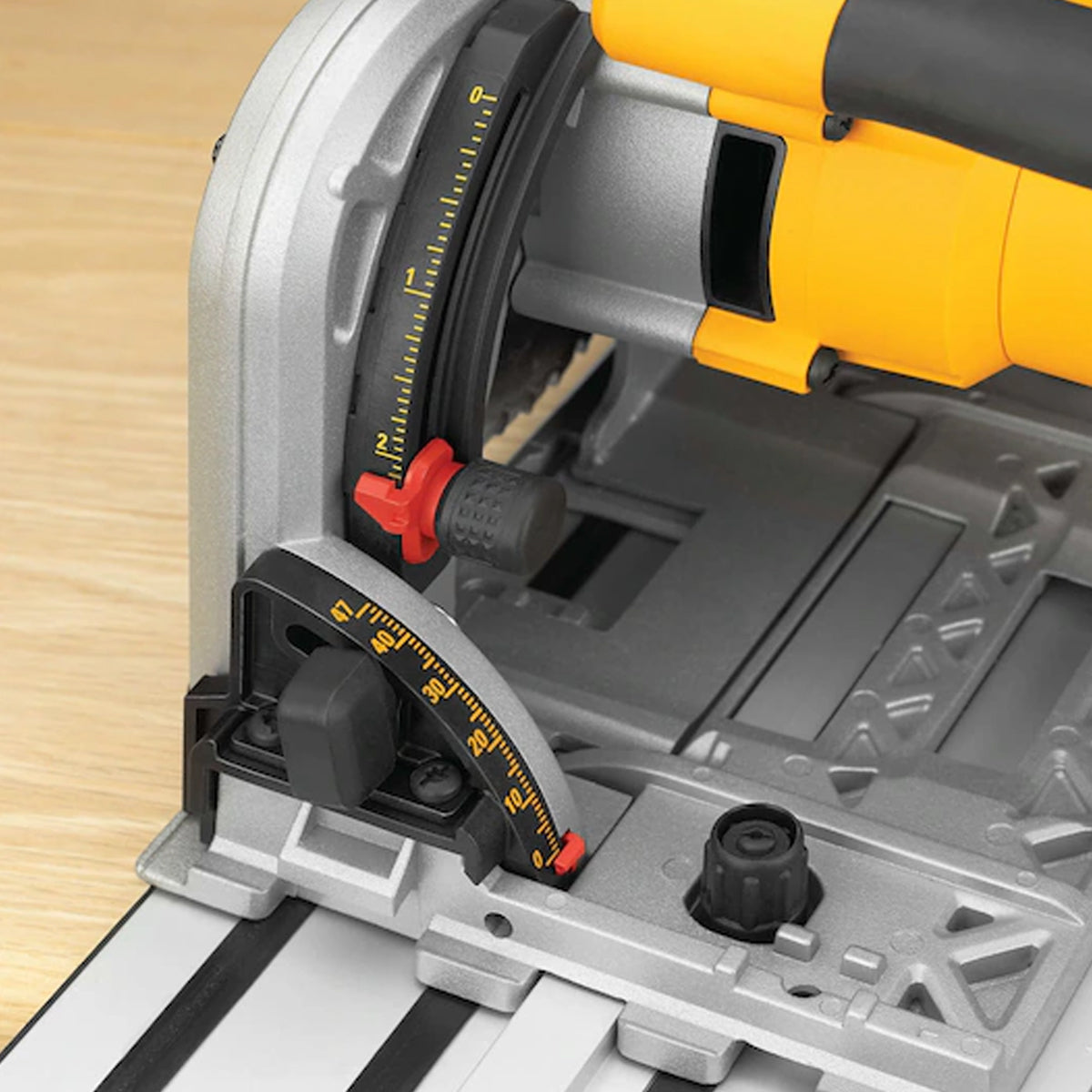 1300W Tauchkreissäge im Set inkl. 1500mm Führungsschien (DeWALT DWS520KTR-QS)