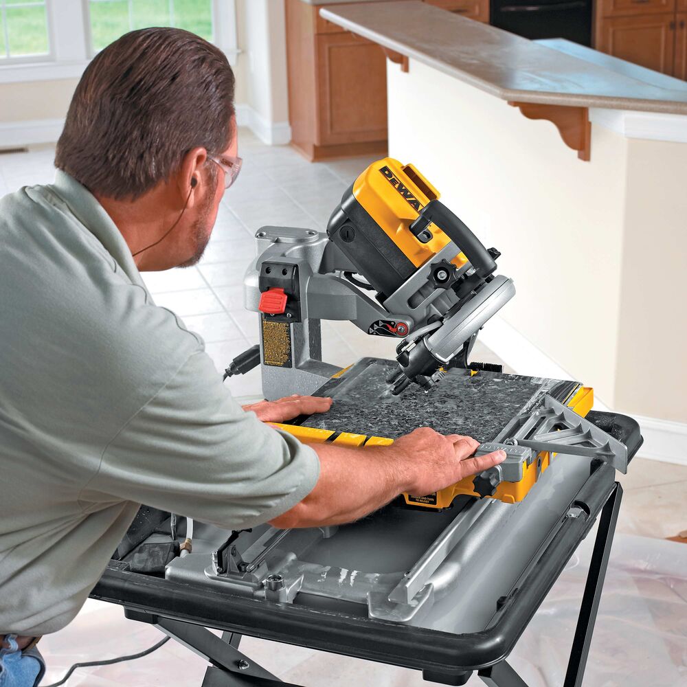 1600W Stein- und Fliesensäge 610/250mm (DeWALT D24000-QS)