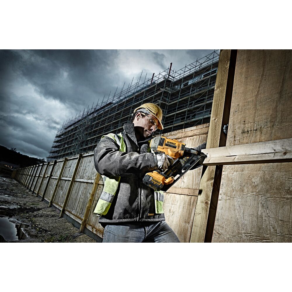 18V/2x5Ah Zwei-Stufen Akku-Nagler&Klammergeräte 90mm (DeWALT DCN692P2-QW) B-WARE