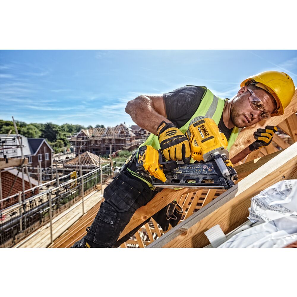 18V/2x5Ah Zwei-Stufen Akku-Nagler&Klammergeräte 90mm (DeWALT DCN692P2-QW) B-WARE