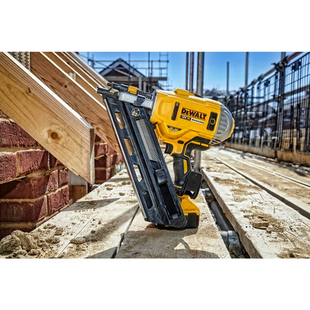 18V/2x5Ah Zwei-Stufen Akku-Nagler&Klammergeräte 90mm (DeWALT DCN692P2-QW) B-WARE