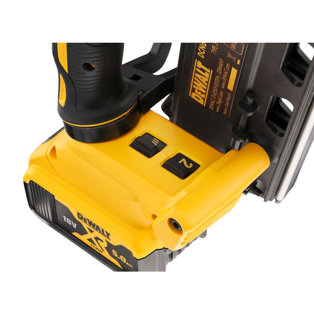 18V/2x5Ah Zwei-Stufen Akku-Nagler&Klammergeräte 90mm (DeWALT DCN692P2-QW) B-WARE